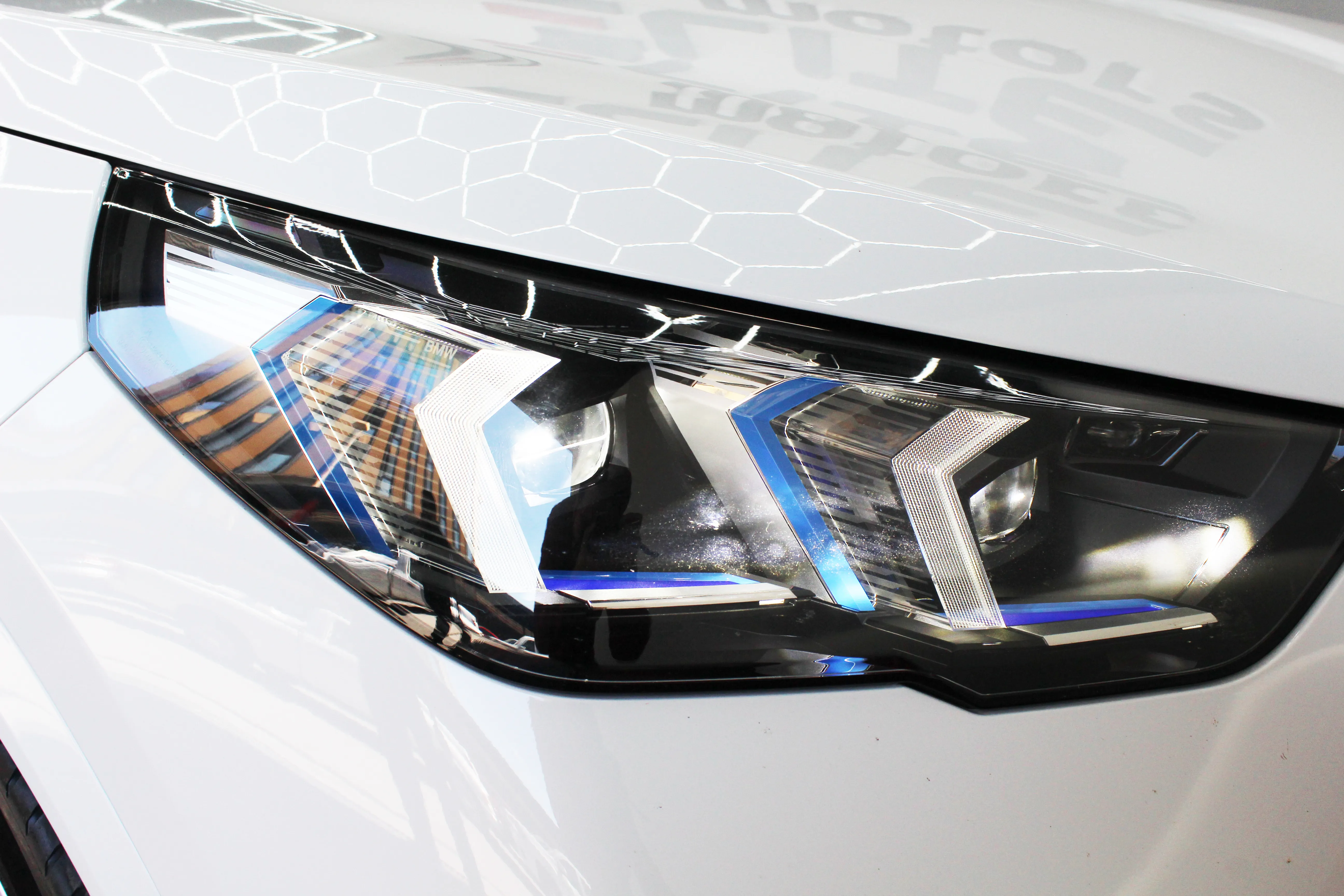 BMW iX2 xDrive 30 2025
