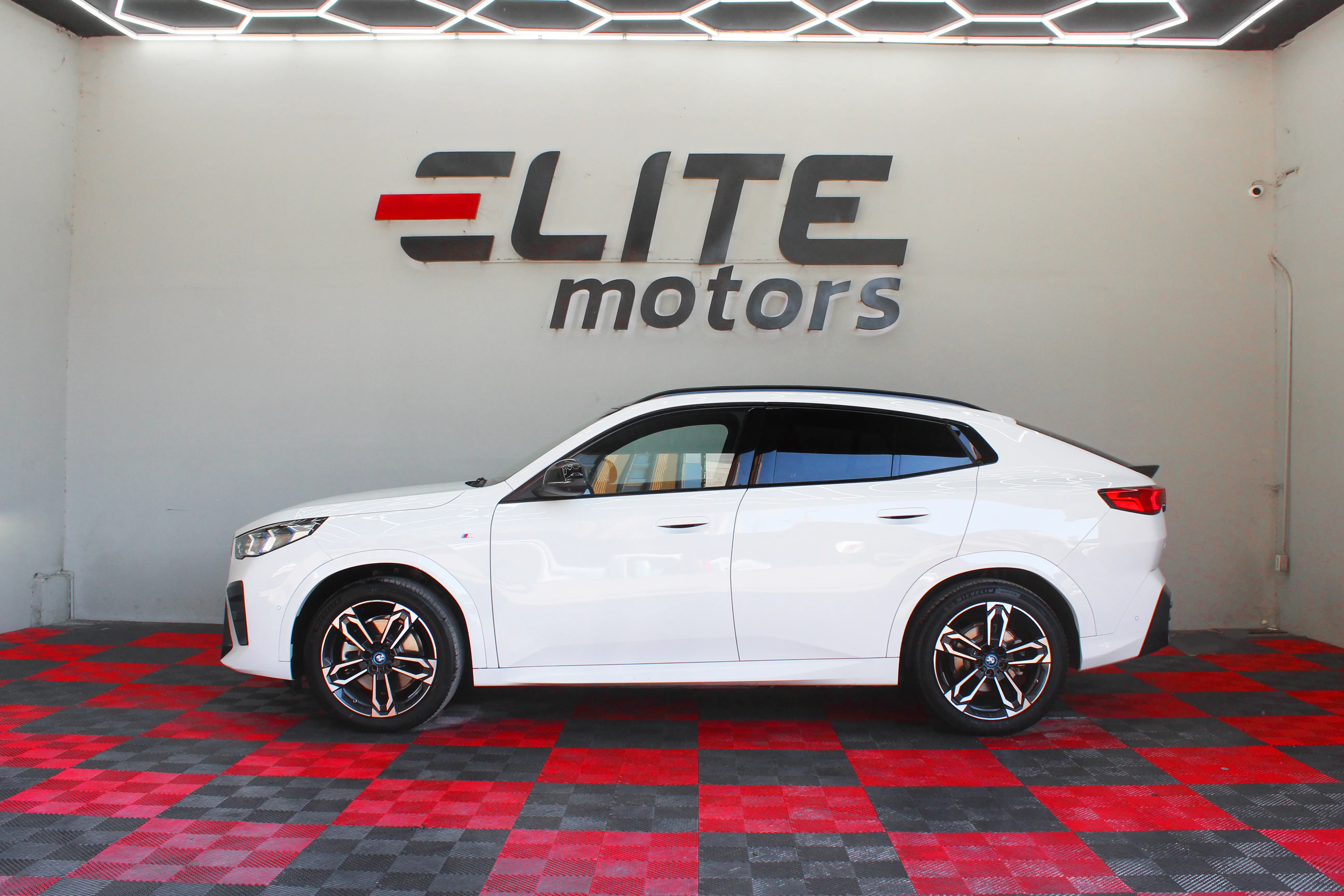 BMW iX2 xDrive 30 2025