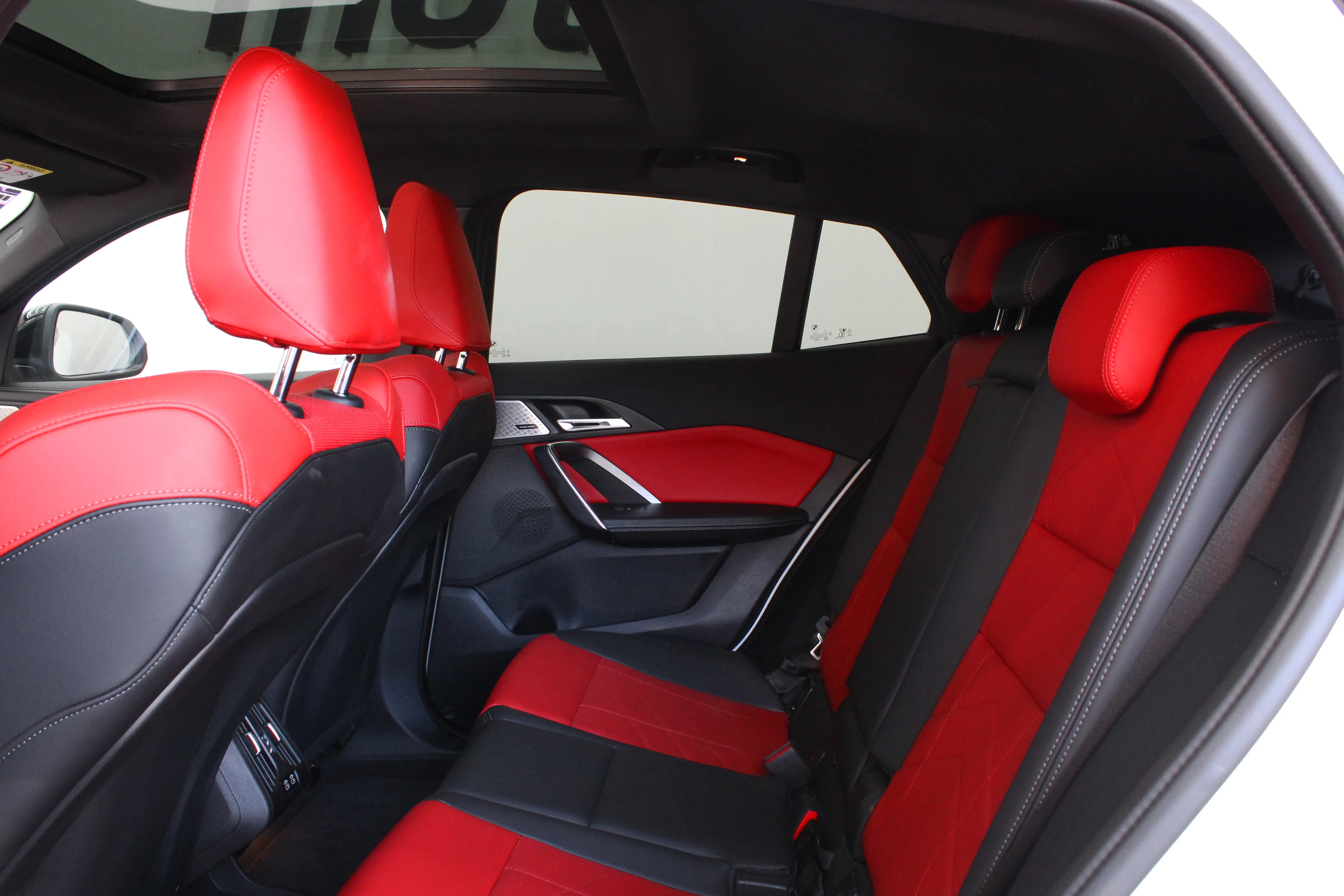 BMW iX2 xDrive 30 2025