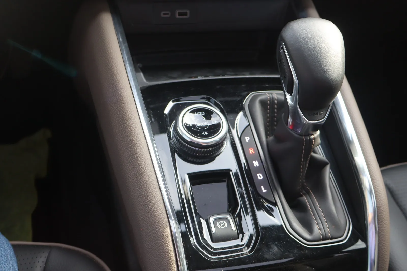 GMC CANYON DENALI 2025