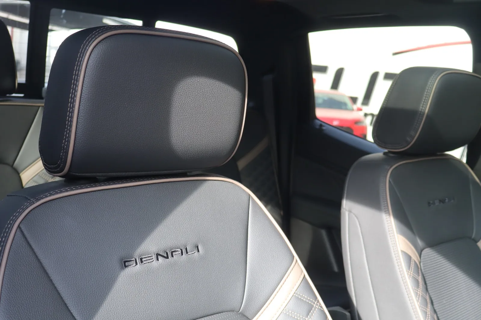 GMC CANYON DENALI 2025