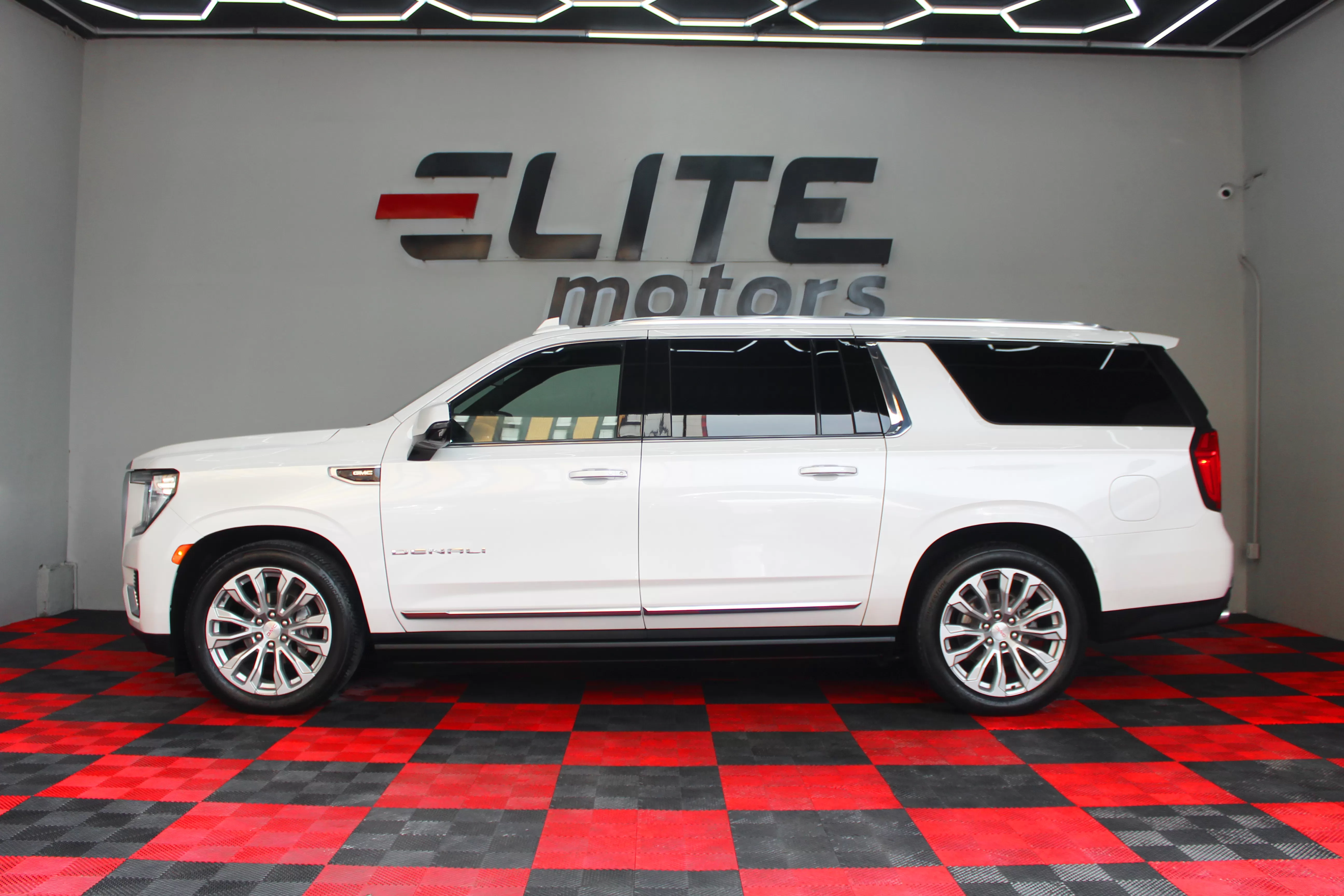 GMC Yukon XL Denali 2024
