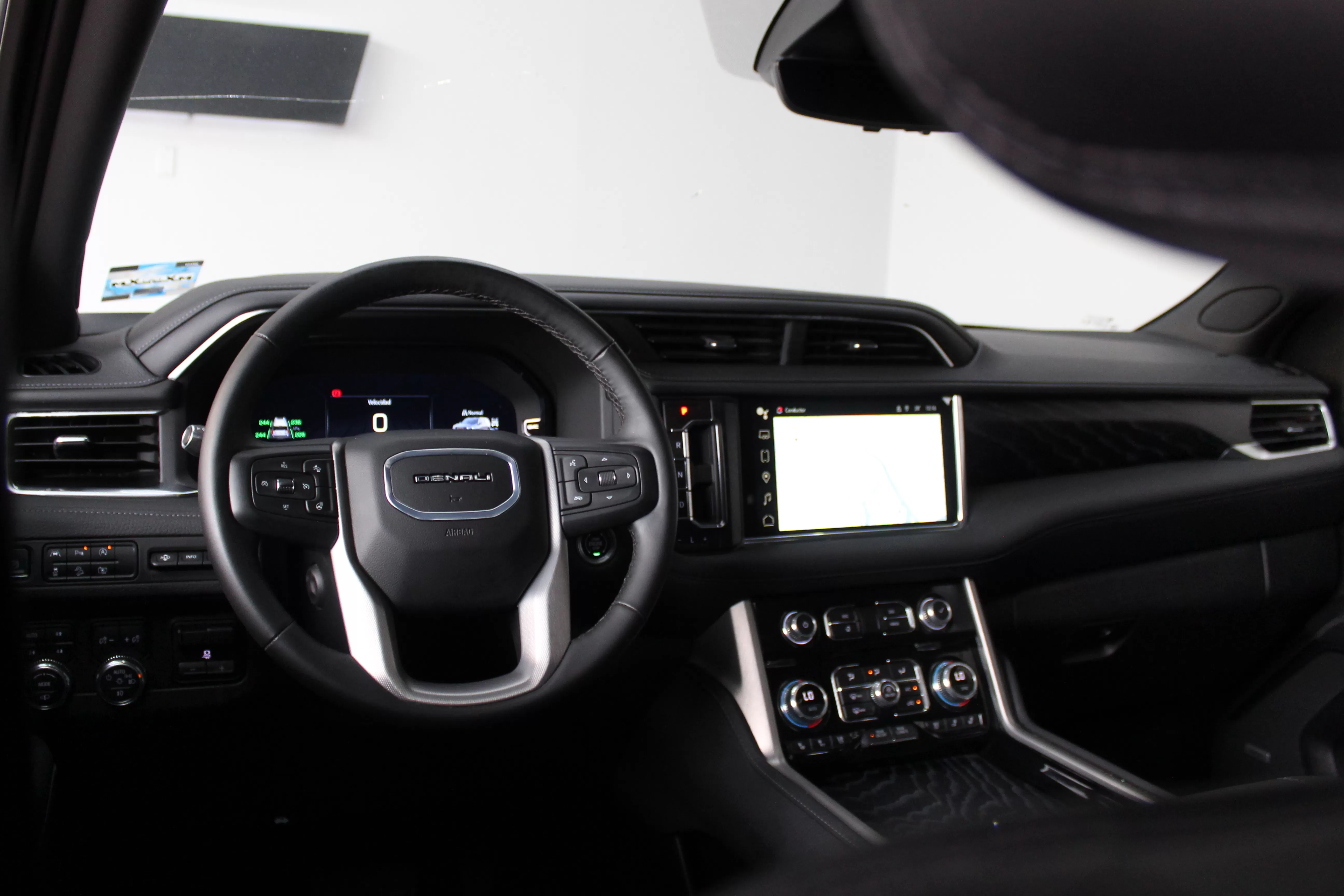 GMC Yukon XL Denali 2024