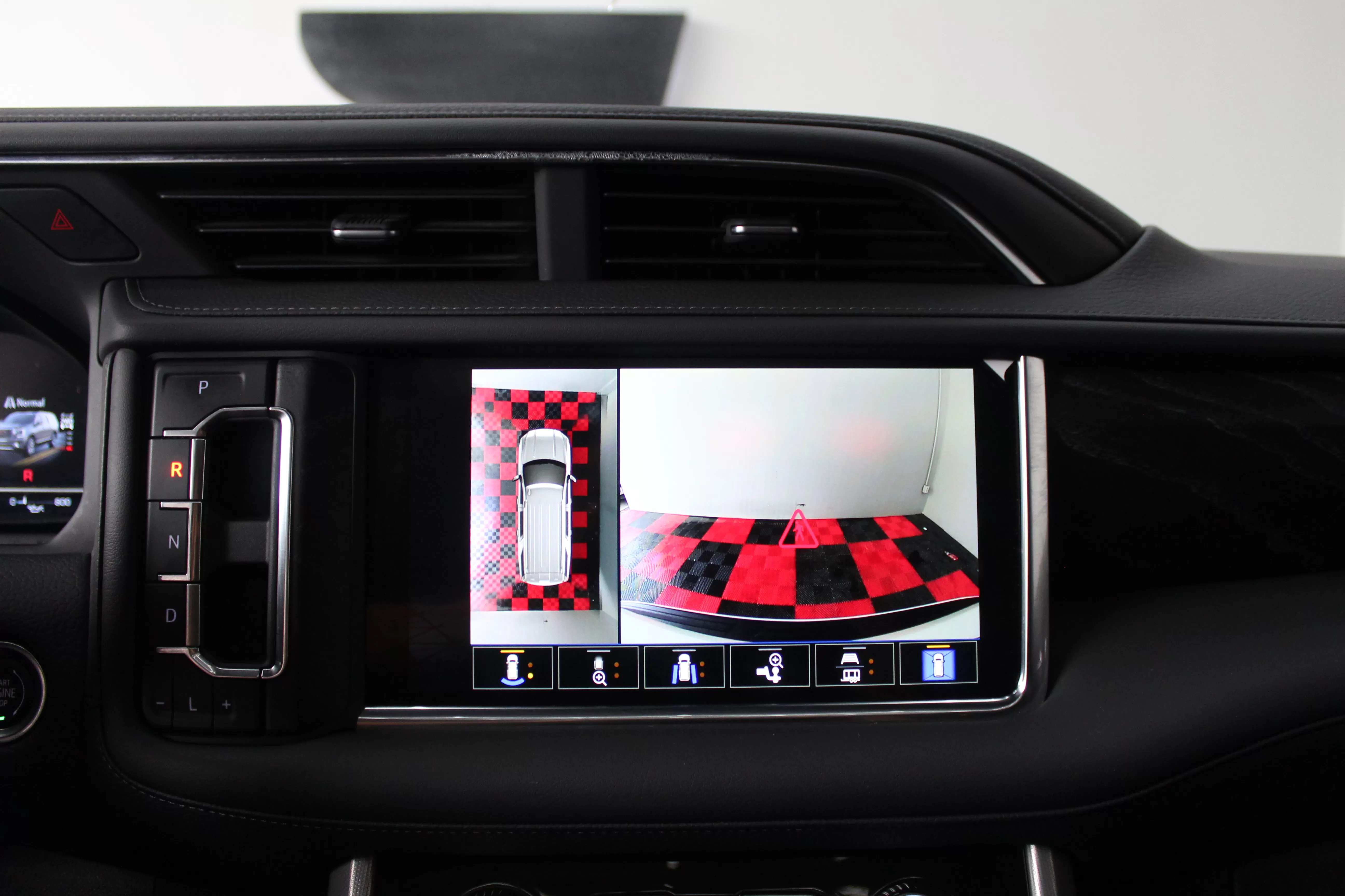 GMC Yukon XL Denali 2024