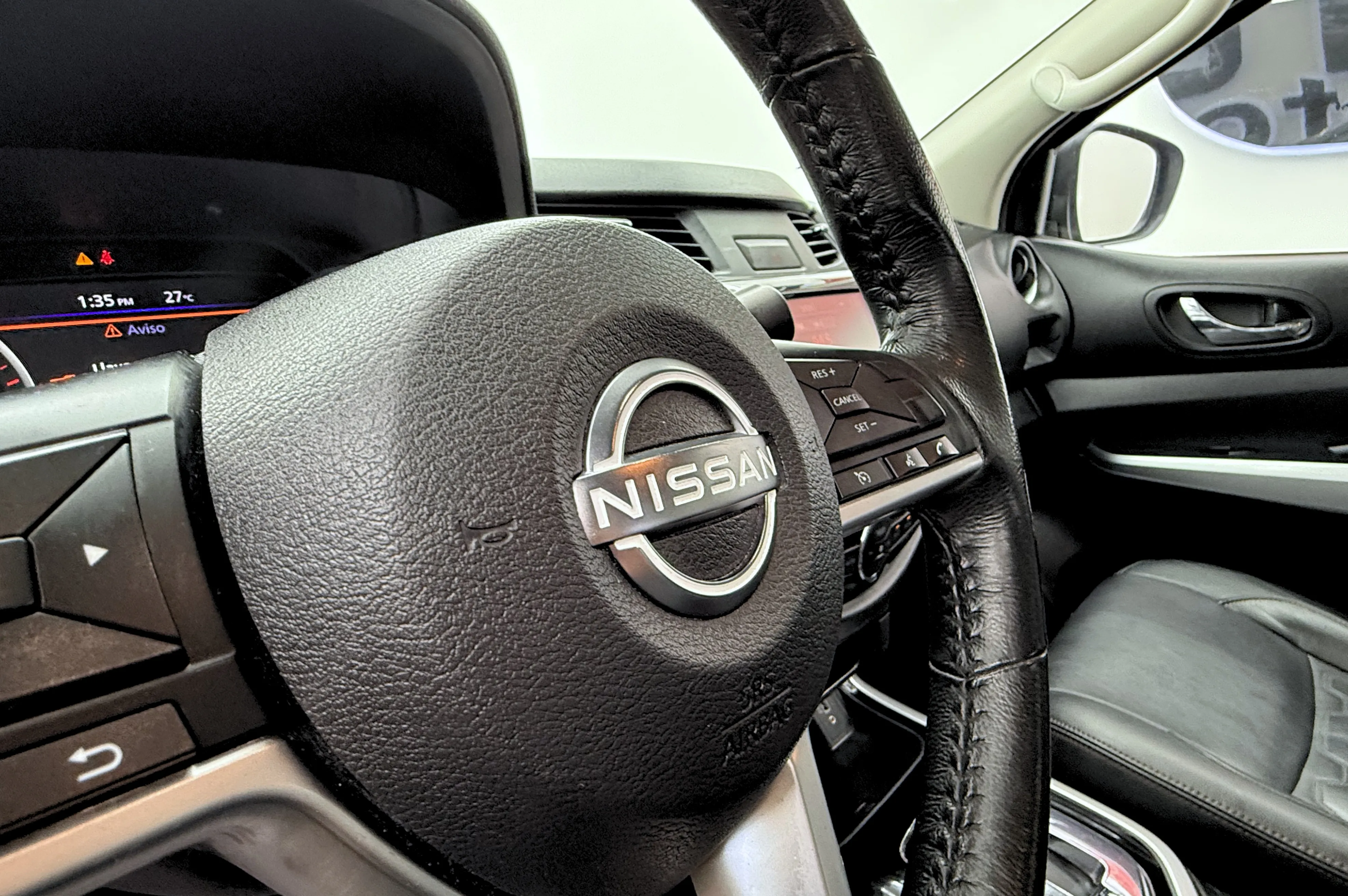 Nissan FRONTIER PLATINUM LE 2023