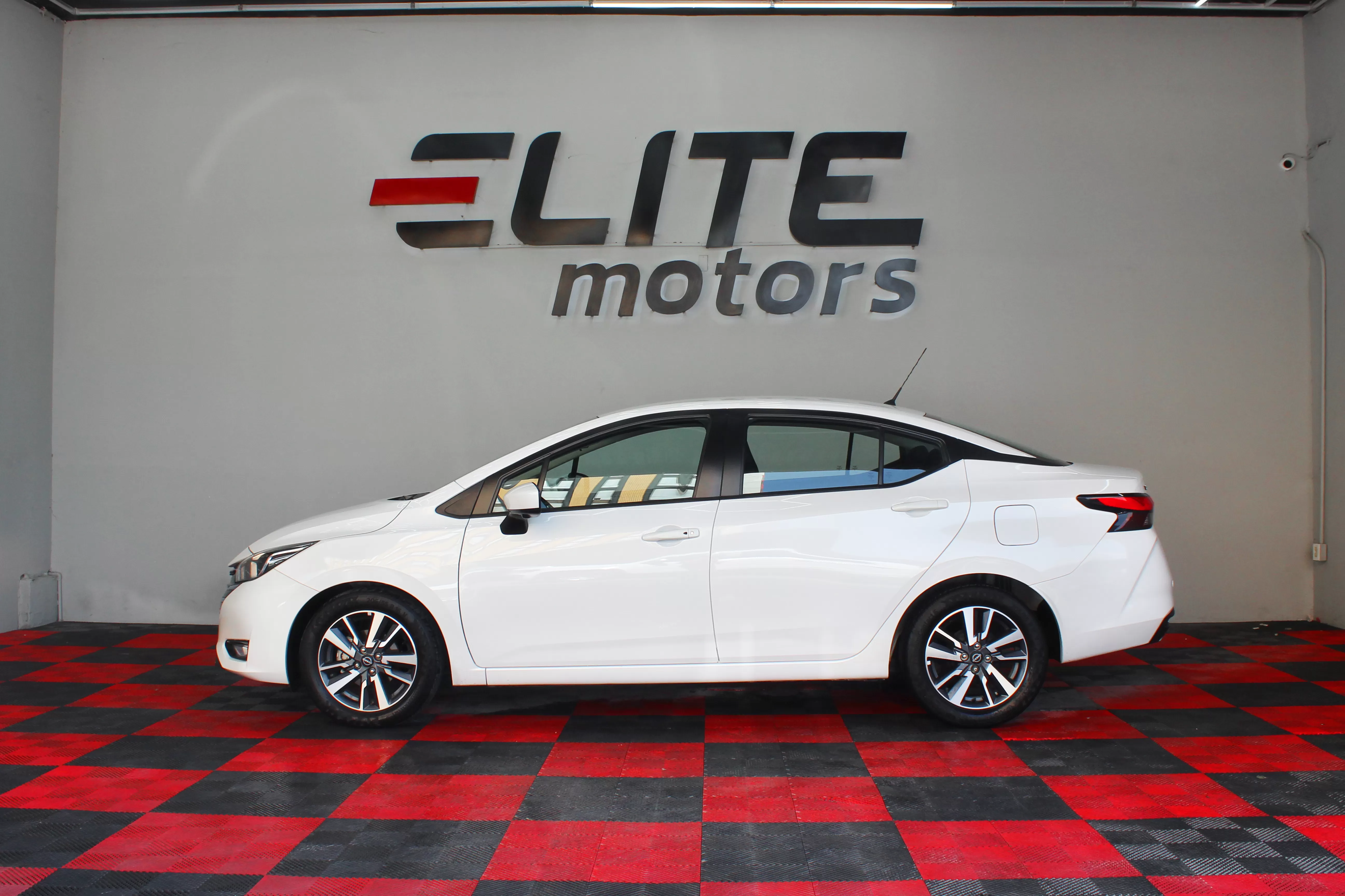 Nissan Versa Advance 2024
