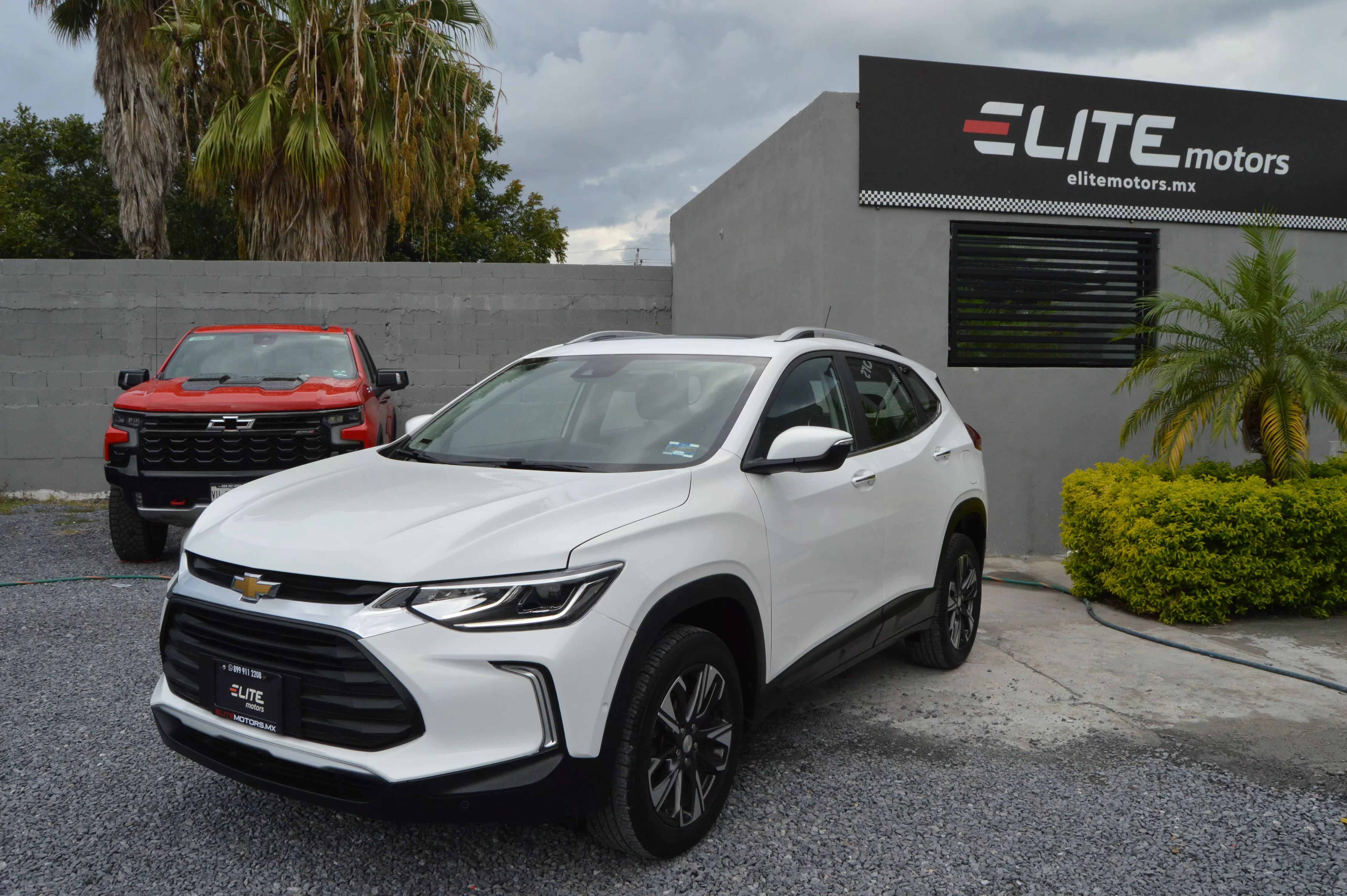 Tracker Premier