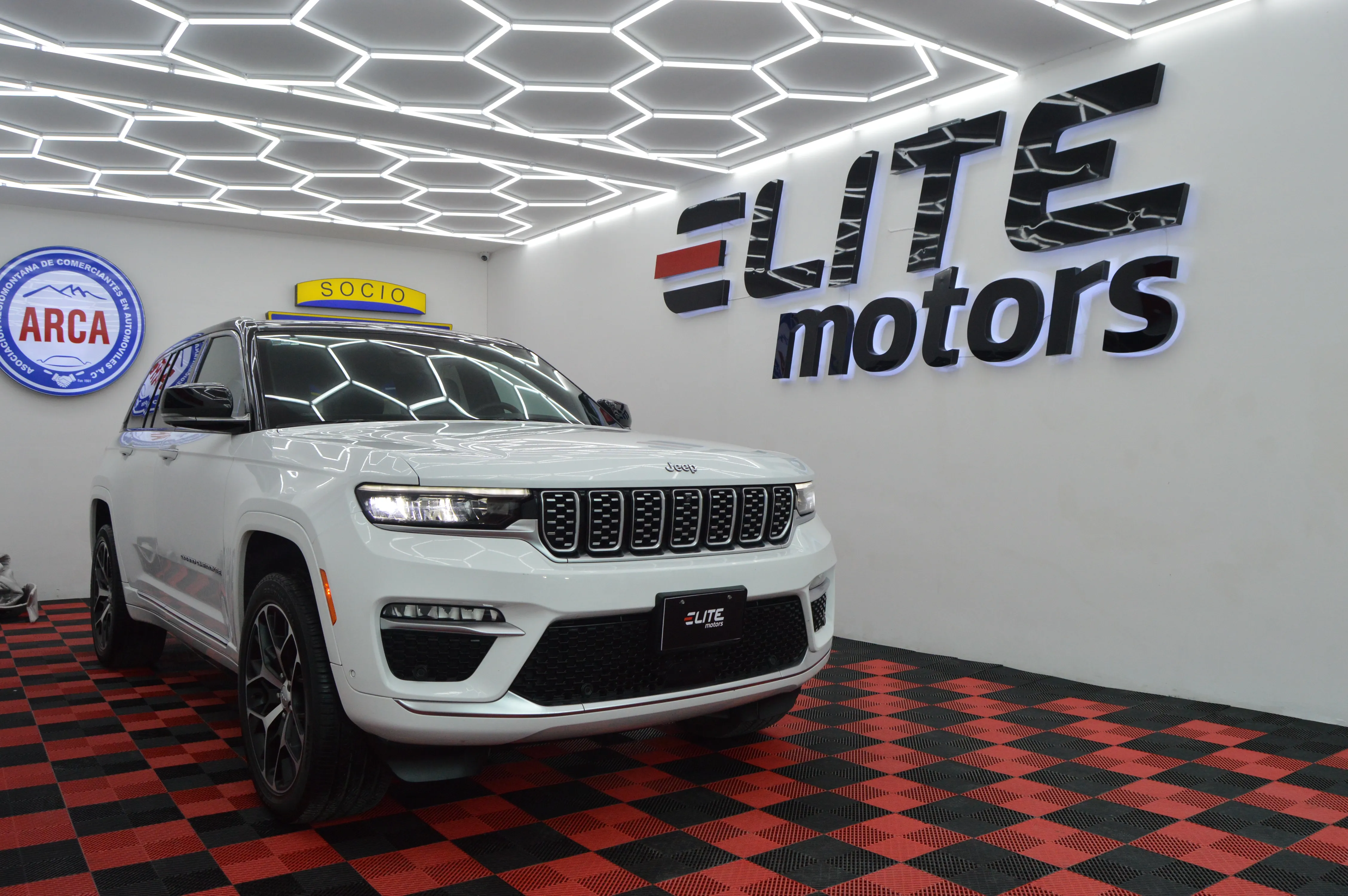Grand Cherokee Summit Reserve