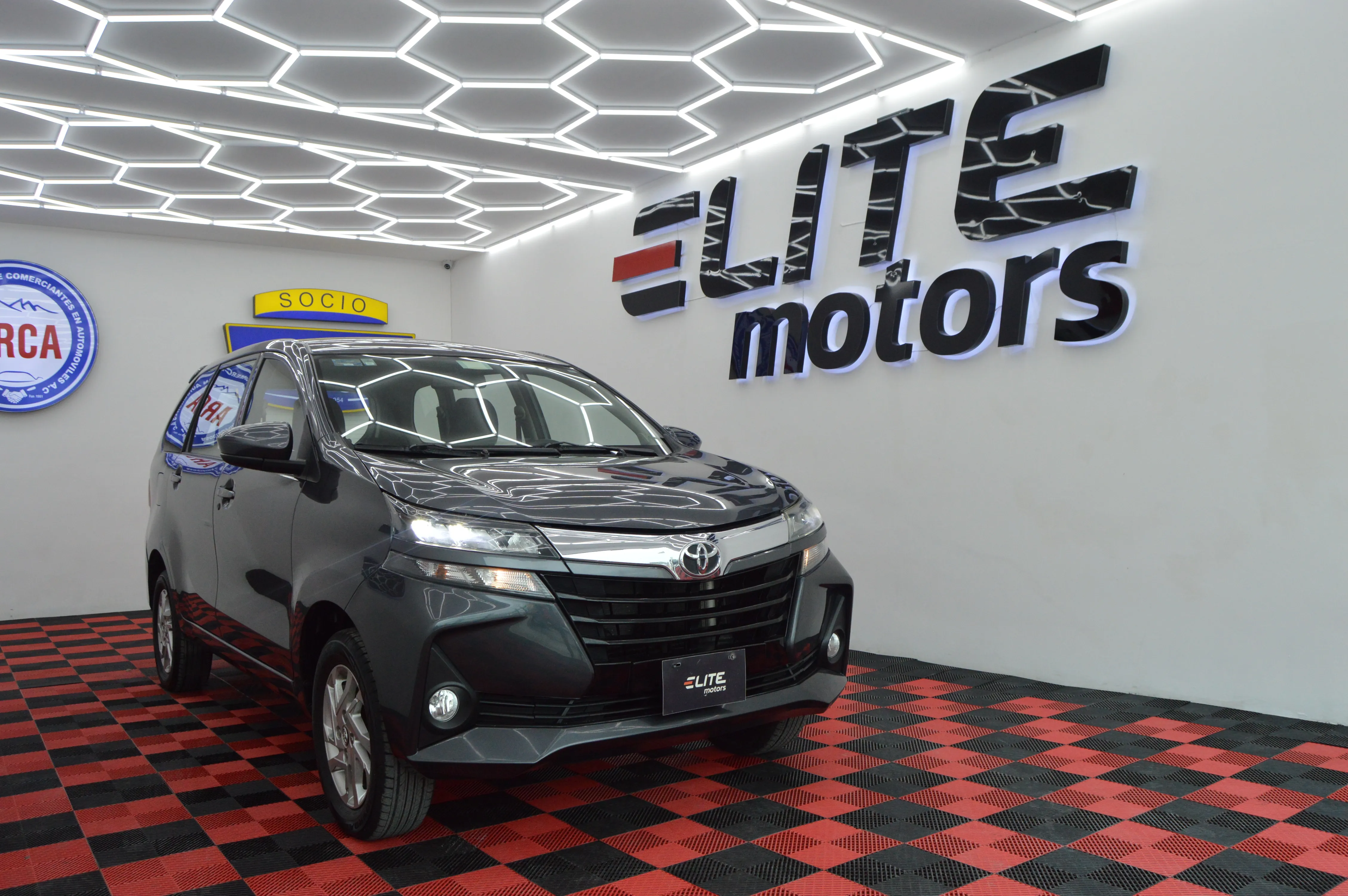 Avanza XLE