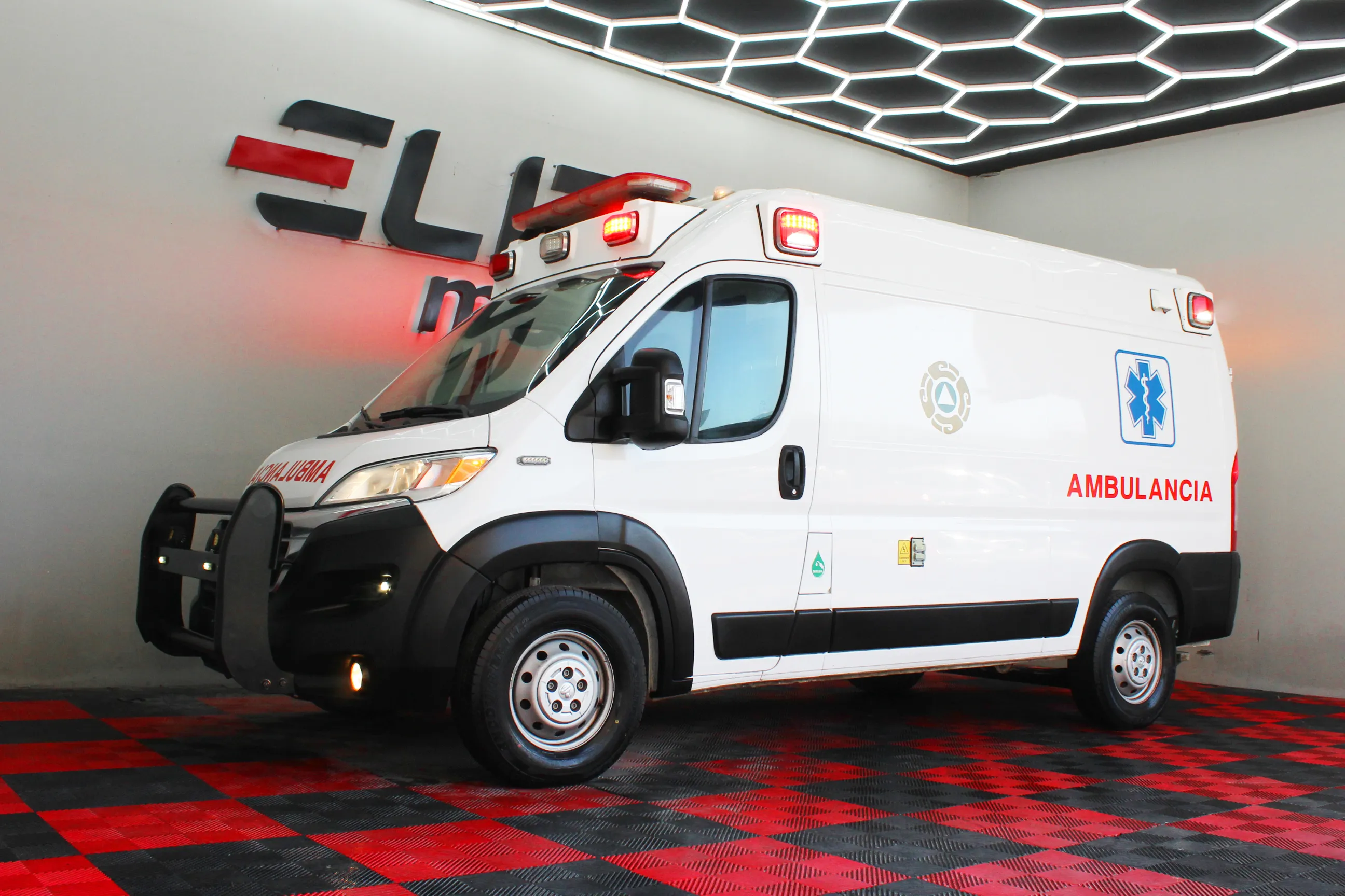 RAM Pro Master Ambulancia 2023