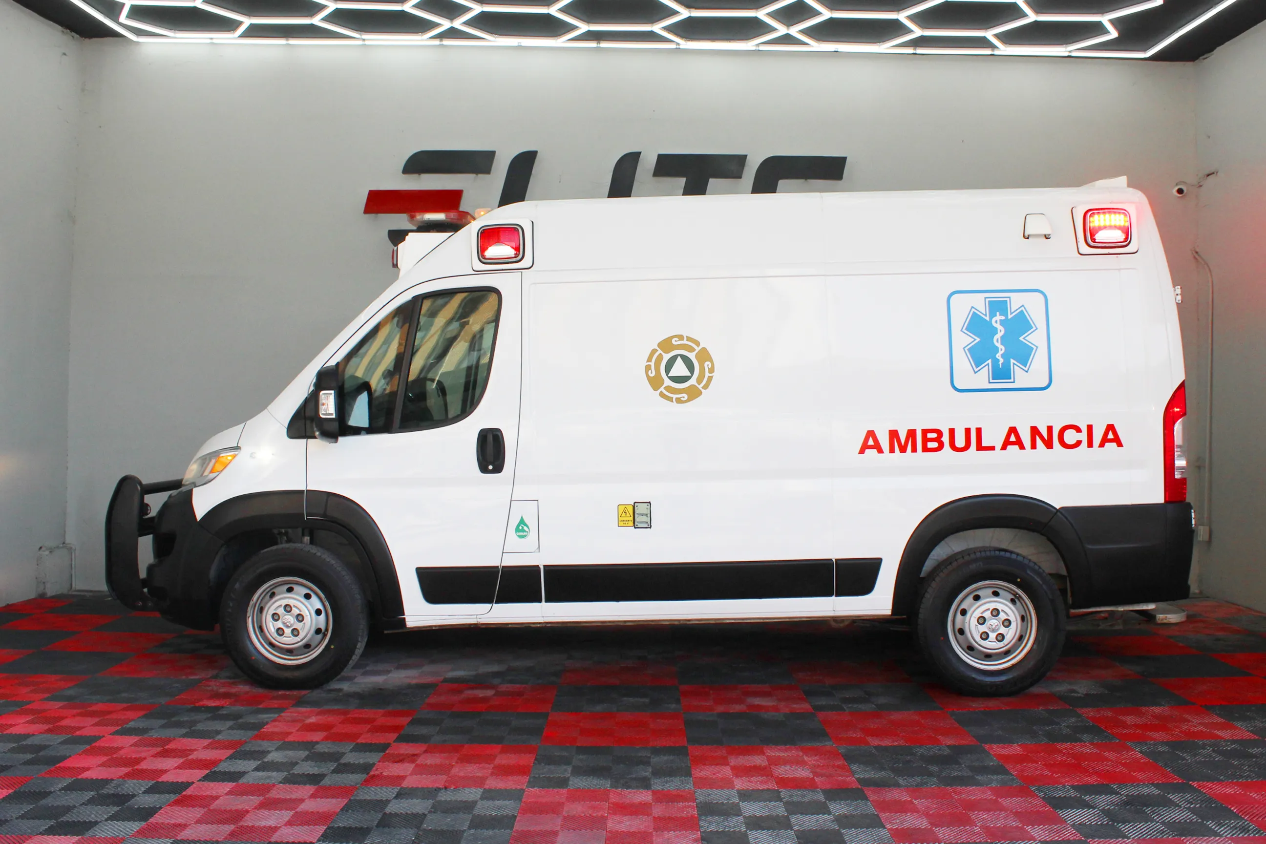 RAM Pro Master Ambulancia 2023
