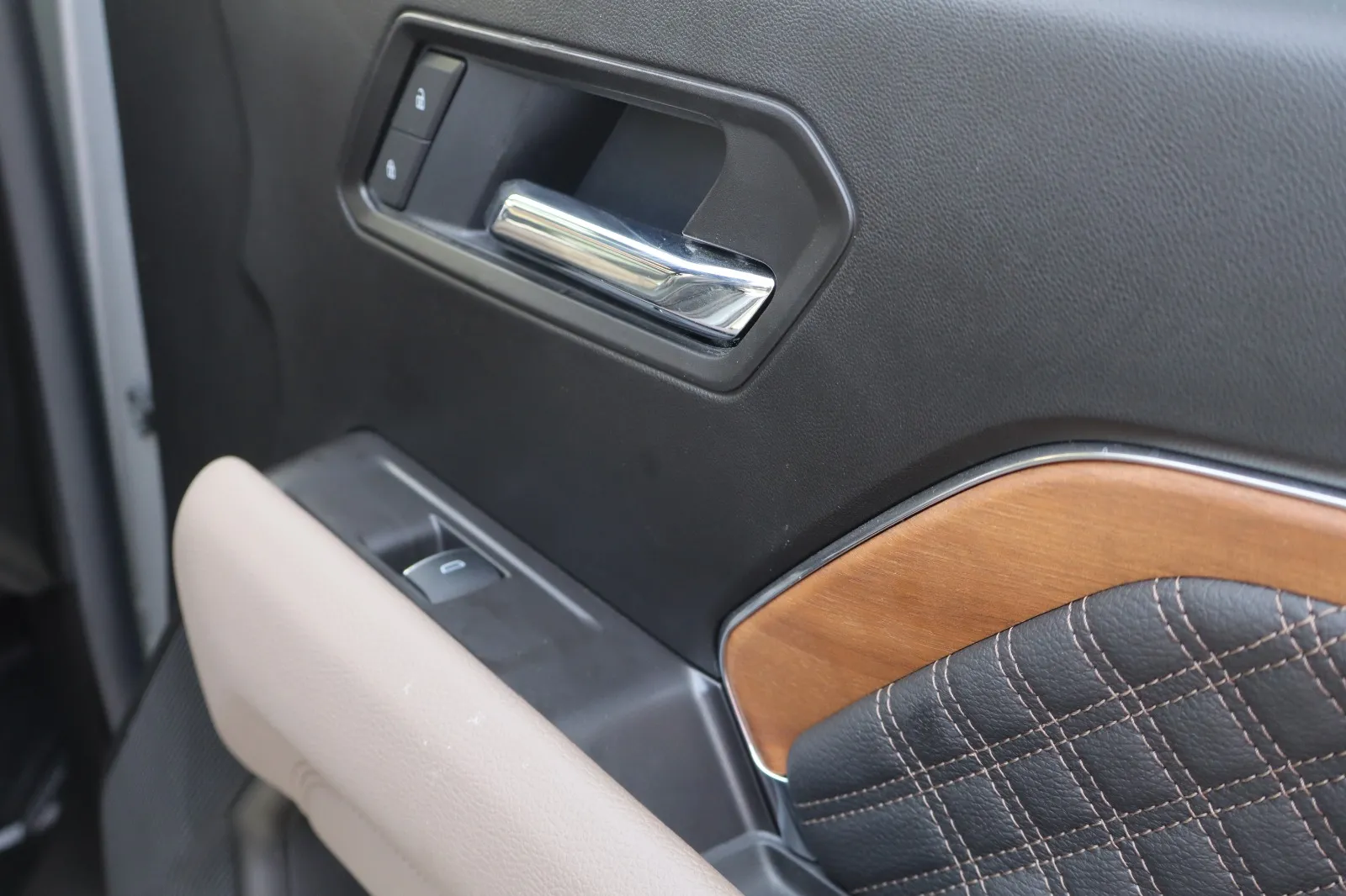 GMC CANYON DENALI 2025