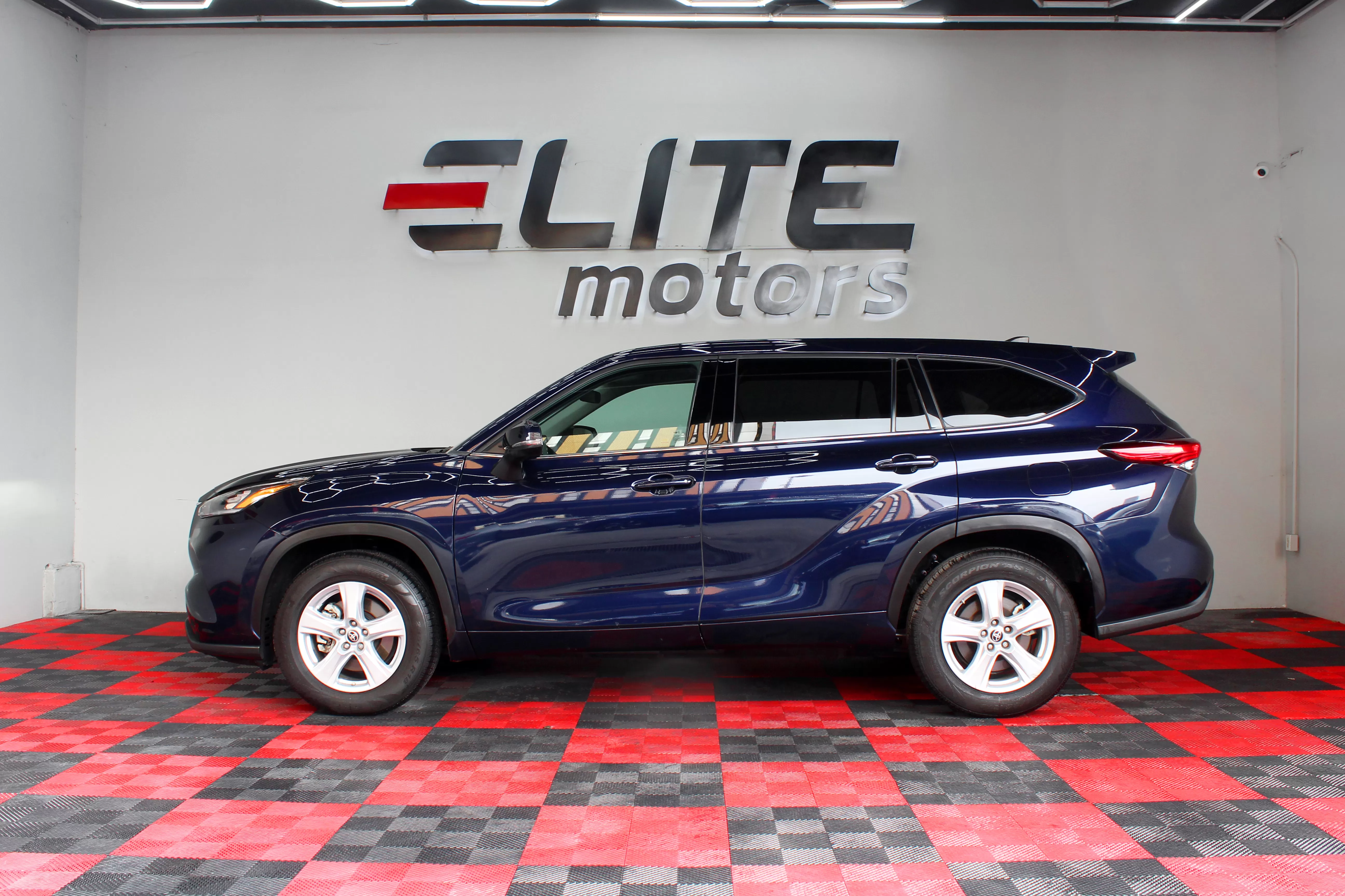 Toyota Highlander LE 2022