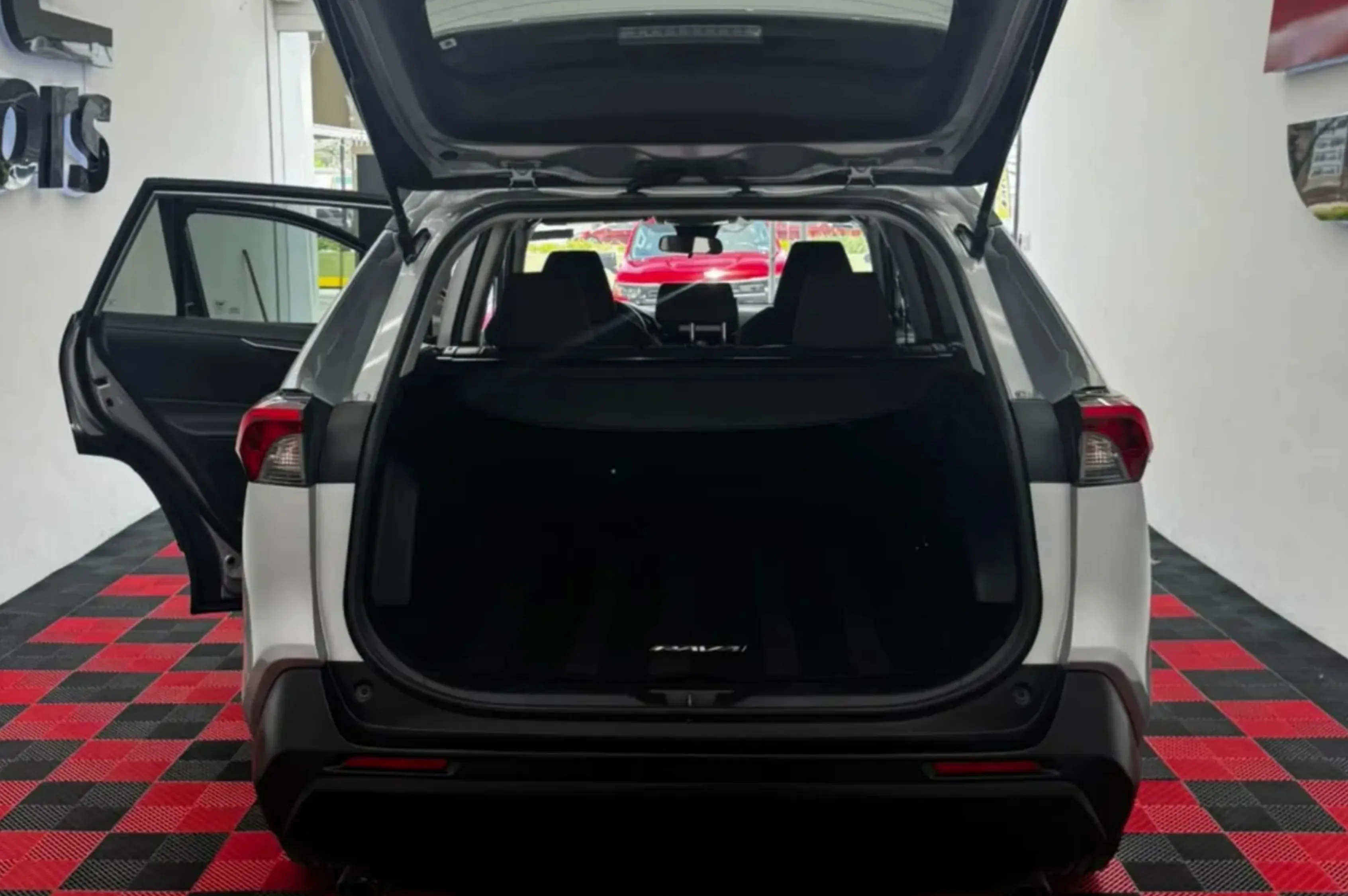 Toyota RAV4 XLE FWD 2021