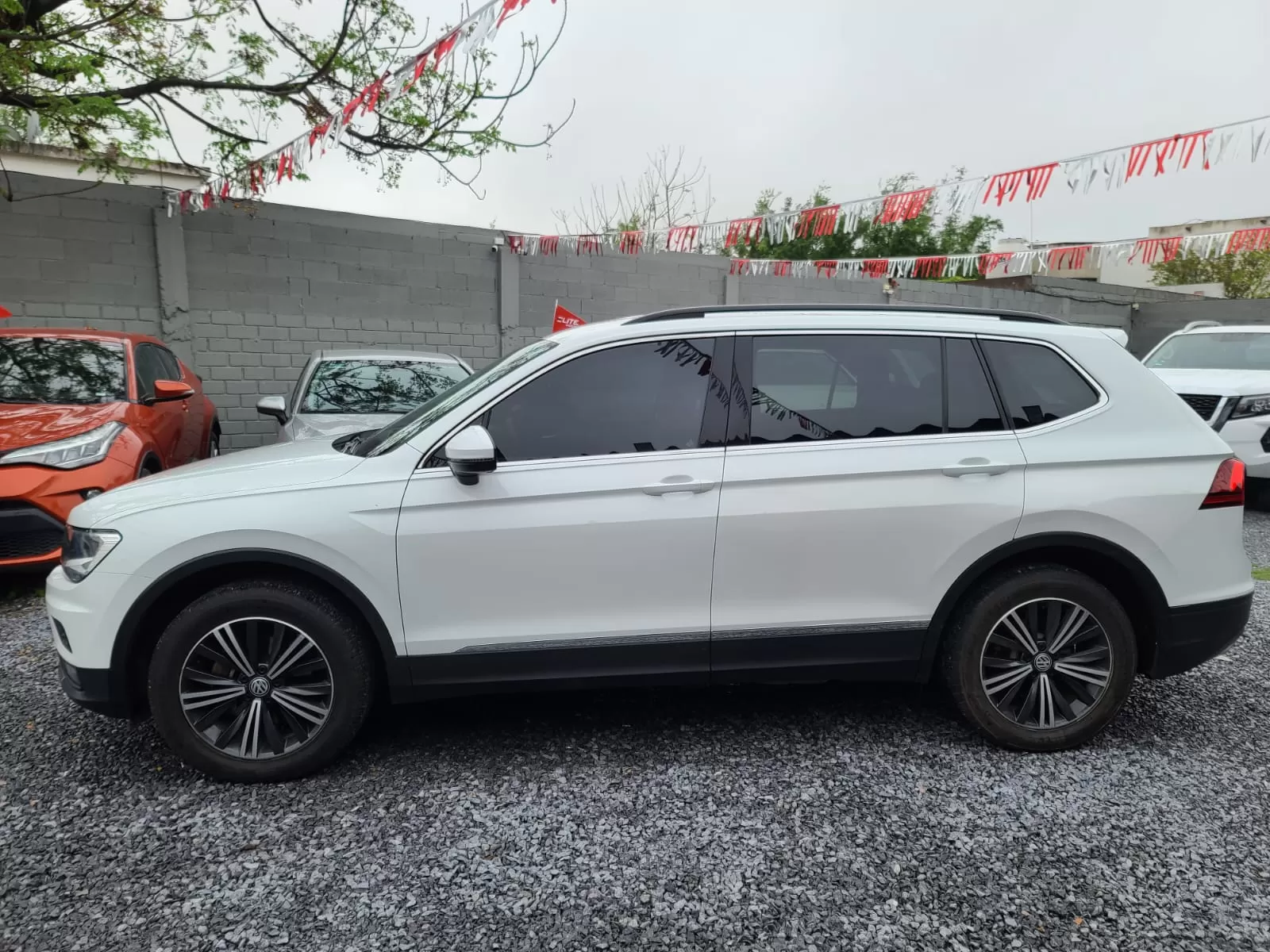 Volkswagen Tiguan Comfortline 7 Pasajeros 2019