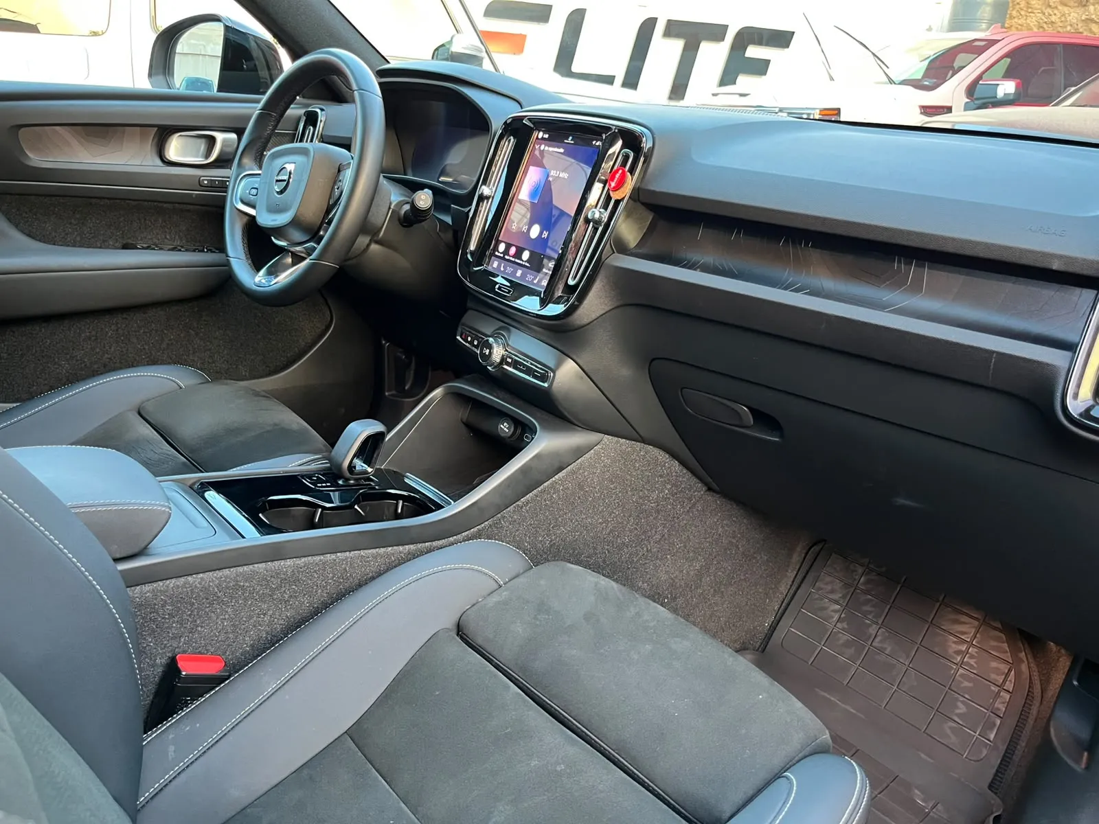 Volvo XC40 BEV ELÉCTRICO TWIN 2023